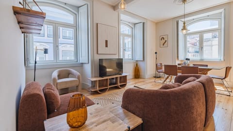 Spacious, stylish open-plan living area filled with natural light.
#OpenPlanLiving #ModernDesign #NaturalLight #Portugal #Lisbon