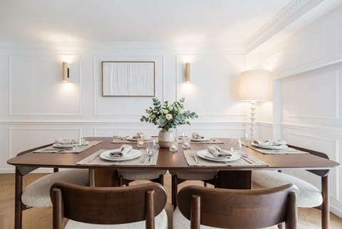 Deluxe Suite | Dining