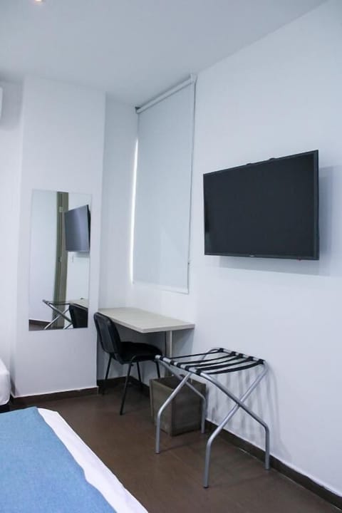 Basic Double Room | In-room safe, soundproofing, WiFi (free)