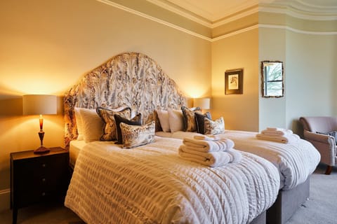 House | 5 bedrooms, high-speed internet