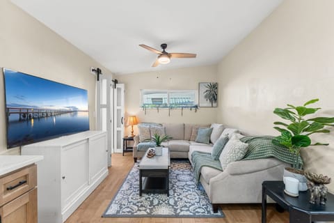 House (3 Bedrooms) | Living area | TV