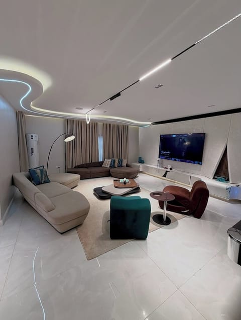 Deluxe Apartment, Balcony, City View | Interior