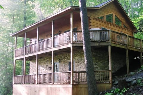 Welcome to Arbor Den Log Cabin!