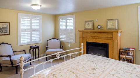 House (5 Bedrooms) | Interior