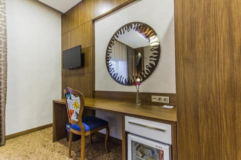 Deluxe Triple Room, Balcony | Interior