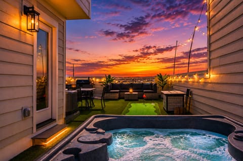 Soak under the stars in your private rooftop hot tub, then gather around the fire table, challenge your crew to mini golf, or take in the Nashville skyline.