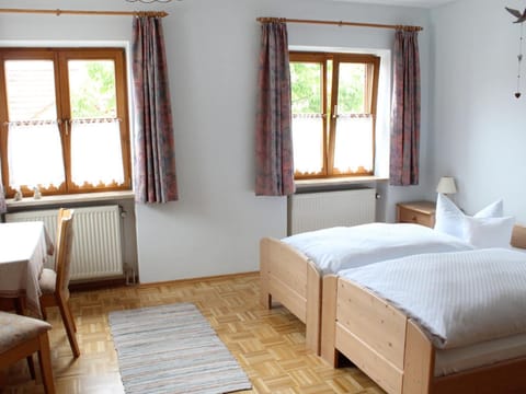 Twin Room | Desk, WiFi (free)