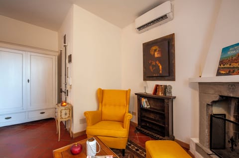 Apartment (1 Bedroom) | Living area | 32-inch Smart TV with cable channels, fireplace