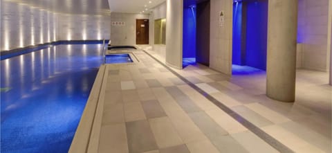 Upscale spa with lap pool & rain showers, 8‑min walk away