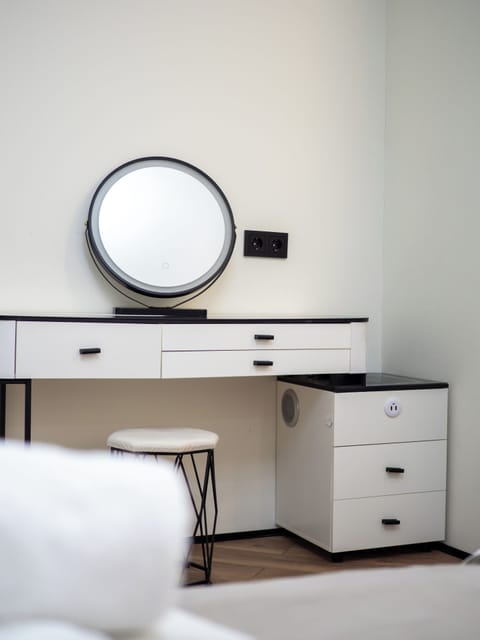 Apartment, City View | Iron/ironing board, WiFi (free)