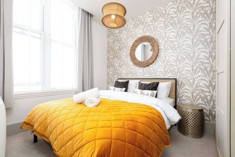 Lux King Size Bedroom With Built in Wardrobes