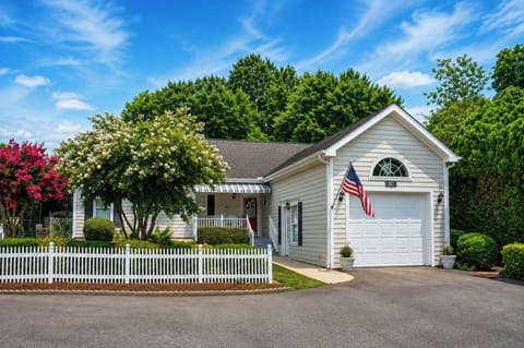 The Cary Retreat 1 Bedroom 1 1/2 Bath