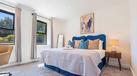 Peaceful bedroom with a king bed (can be configured as 2 single beds upon request)