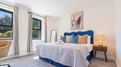 Peaceful bedroom with a king bed (can be configured as 2 single beds upon request)