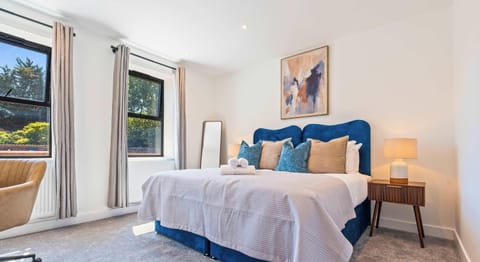 Peaceful bedroom with a king bed  (can be configured as 2 single beds upon request)