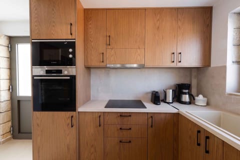 Deluxe Villa, Sea View | Private kitchen | Coffee/tea maker, full-size fridge, microwave, oven