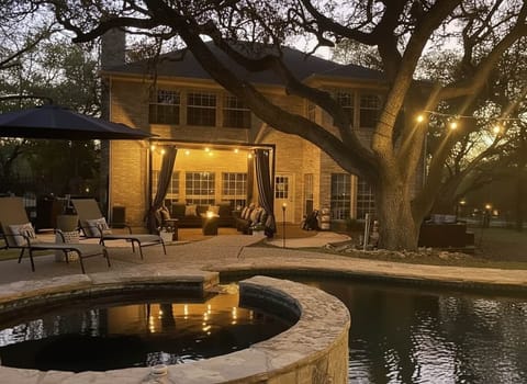 PRIVATE POOL AND SPA 

Surrounded by mature oak trees, plenty of space to relax, unwind, and enjoy the outdoors together