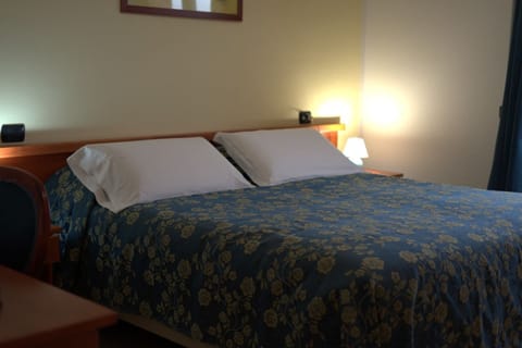 Comfort Double or Twin Room, Hill View | In-room safe, blackout drapes, iron/ironing board, WiFi (free)