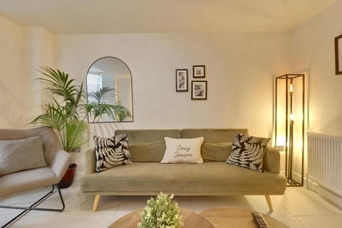 Apartment, 2 Bedrooms, Beach View | Living area