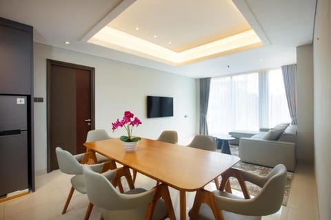 Apartment, 3 Bedrooms | Dining