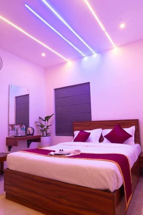 Deluxe Double Room | Laptop workspace, WiFi (free)