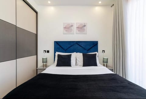 Classic Apartment, Balcony, City View | Desk, laptop workspace, iron/ironing board, WiFi (free)