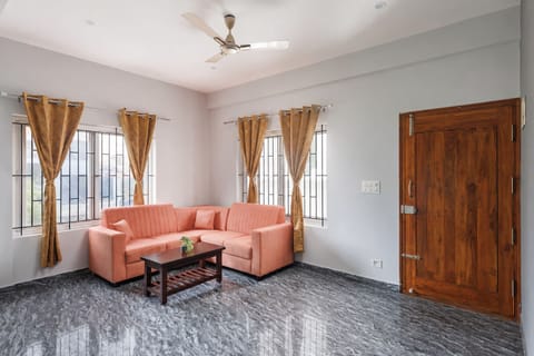 Apartment (2 Bedrooms) | Living area | TV