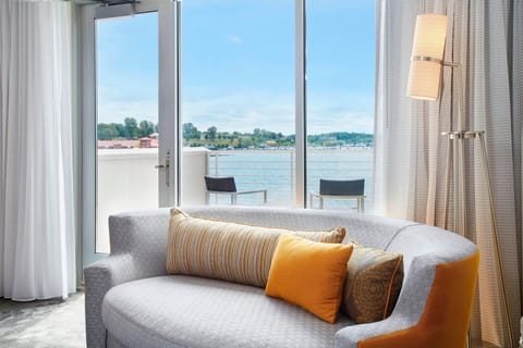 Deluxe Room, 1 King Bed with Sofa bed, Bay View (Balcony) | Premium bedding, down comforters, desk, laptop workspace