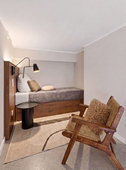 Single Room, Non Smoking, Kitchenette | Desk, laptop workspace, iron/ironing board (on request), WiFi (free)