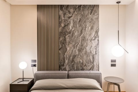 Classic Room | Minibar, in-room safe, desk, soundproofing