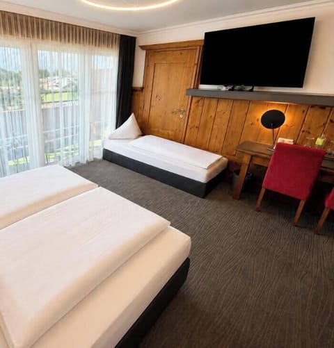 Superior Triple Room, Garden View | Desk, WiFi (free), bed sheets