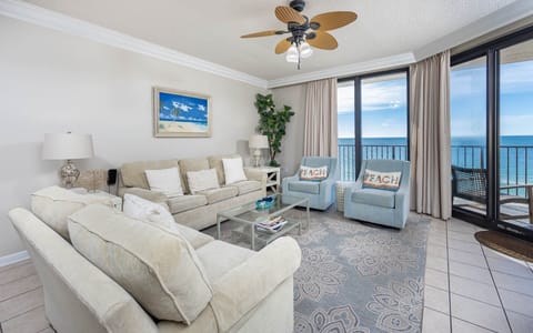 Condo, 3 Bedrooms | Living area