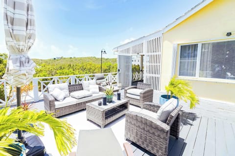 Wicker sectional seating with tropical views