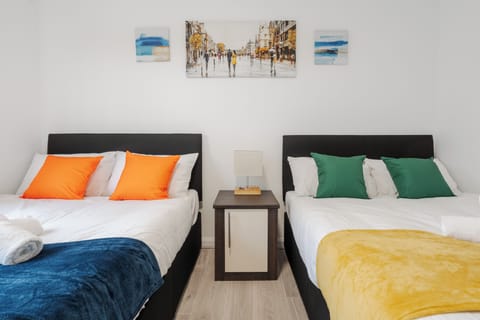 3 bedrooms, iron/ironing board, WiFi (free), bed sheets