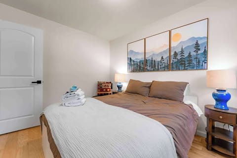 House, Multiple Beds, Mountain View (Tree Top Verdon) | 5 bedrooms, individually decorated, individually furnished, bed sheets