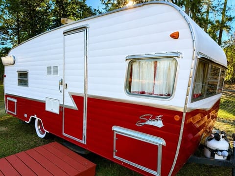 Meet Rosie. ❤️ A limited-edition Shasta Airflyte reissue—one of just 1,941 ever built. Vintage style, modern comfort, and a whole lot of nostalgia.