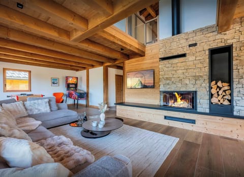 Living room & fireplace