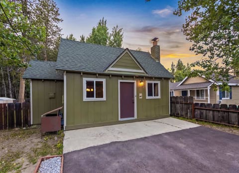 Convenient driveway parking for a stress-free arrival
