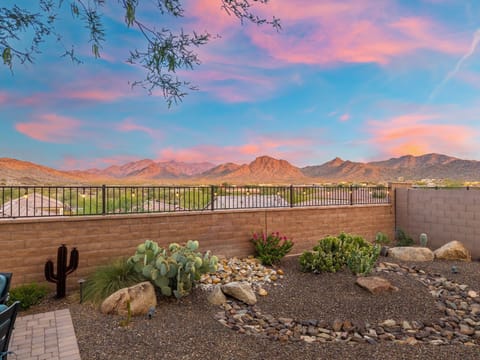 Enjoy the backyard space at the Golden Hour for the perfect mountain lighting!
