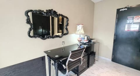 Deluxe Queen Room | Interior
