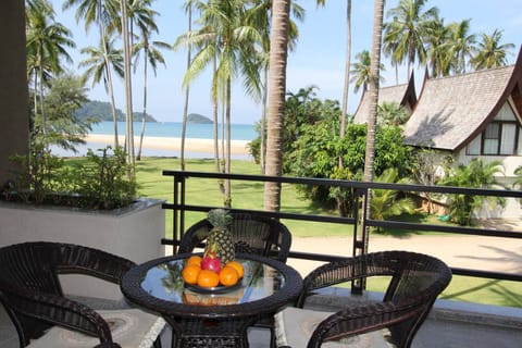 Studio, 1 Bedroom, Balcony, Ocean View | Outdoor dining