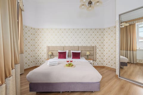 Comfort Apartment, City View | Premium bedding, iron/ironing board, WiFi (free), bed sheets