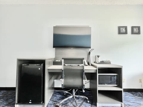 Premium bedding, pillowtop beds, desk, laptop workspace