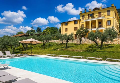 Autumn, Balcony / Terrace / Patio, Garden, Pool, Spring, Summer
