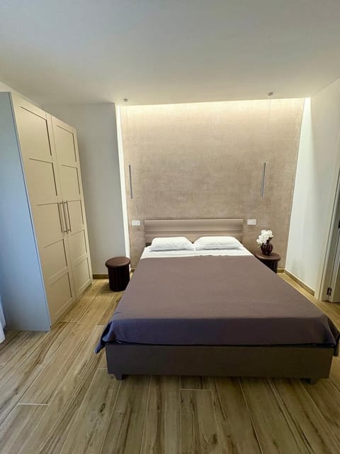 Classic Double Room, Non Smoking | Minibar, blackout drapes, soundproofing, WiFi (free)
