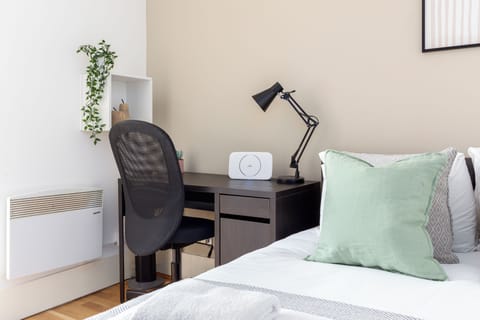 Basic Studio | Iron/ironing board, WiFi (free)