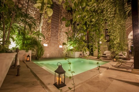 2 outdoor pools, sun loungers