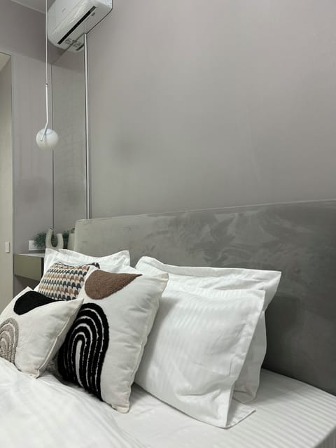 Comfort Apartment, 1 Queen Bed with Sofa bed, Bathtub, Courtyard Area | WiFi (free)
