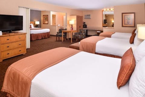 Triple Room, City View | Soundproofing, WiFi (free)