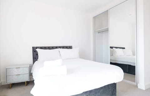 Iron/ironing board, WiFi (free)